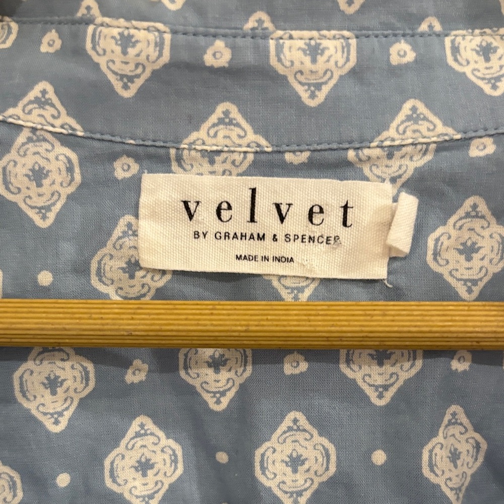 Velvet by Graham & Spencer Light Blue Patterned Shirt - Picture 2 of 3